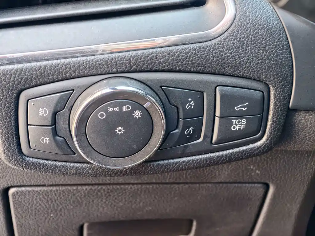 Ford Edge 2021 — фото 18