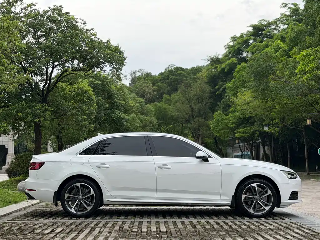 Audi A4L 2018