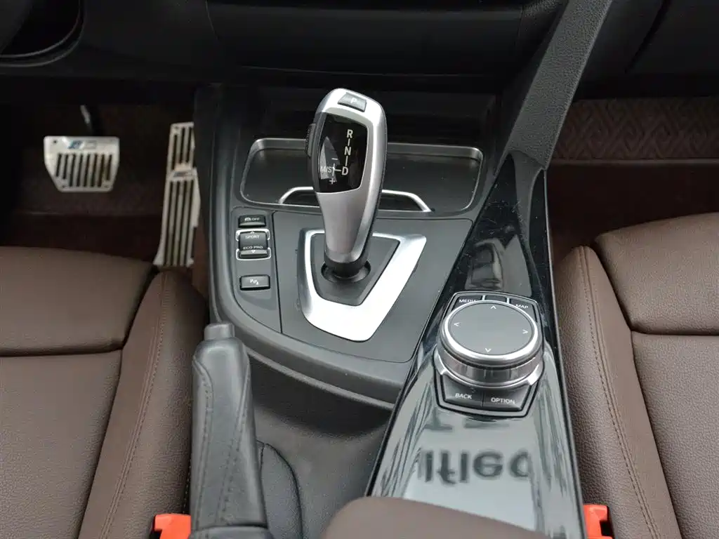 BMW 3 Series 2019 — фото 13