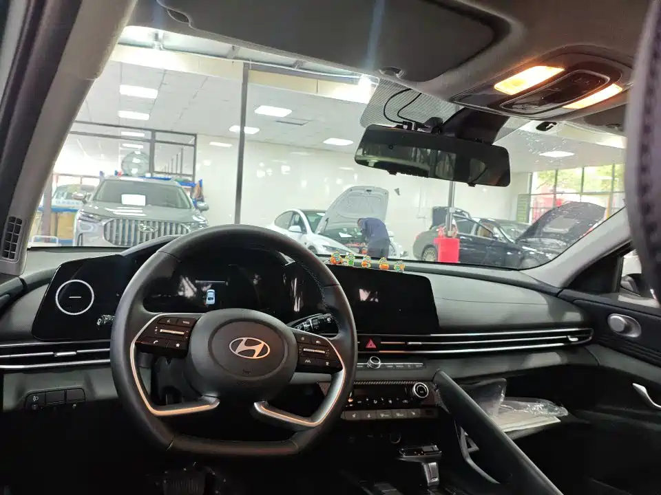 Hyundai Elantra 2024