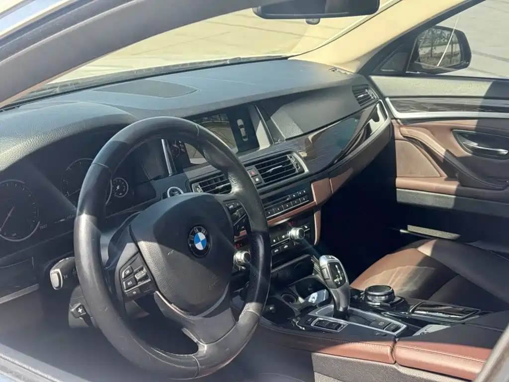 BMW 5 Series 2016 — фото 17