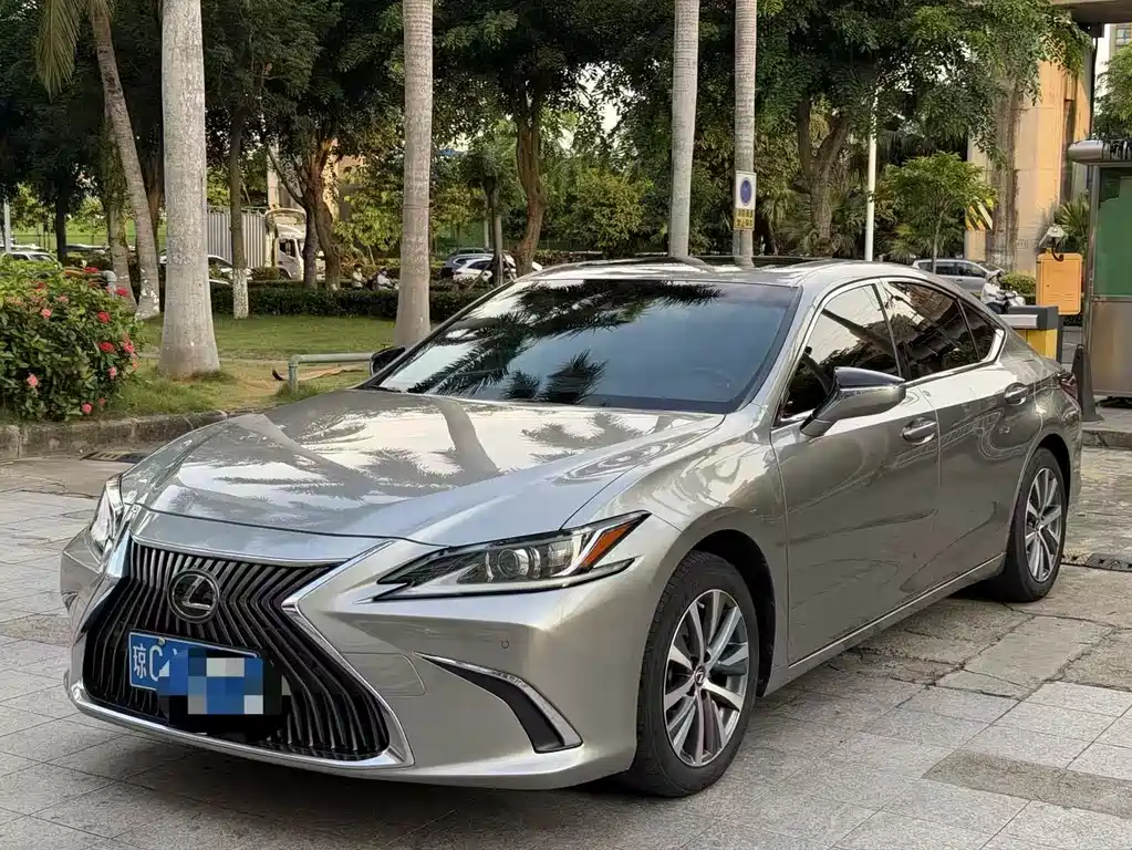 Lexus ES 2019 — фото 1