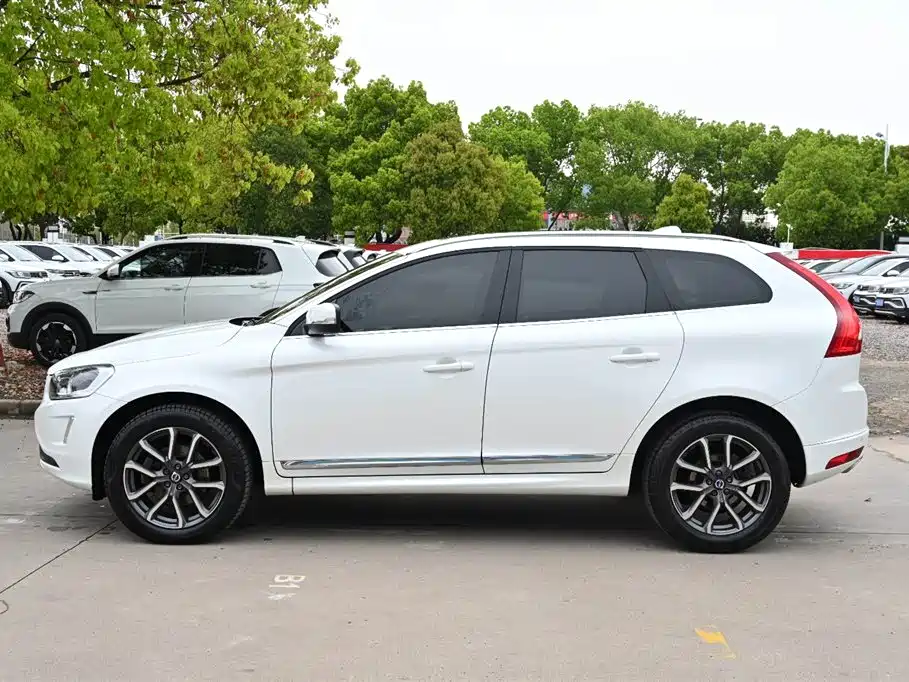 Volvo XC60 2017 — фото 3