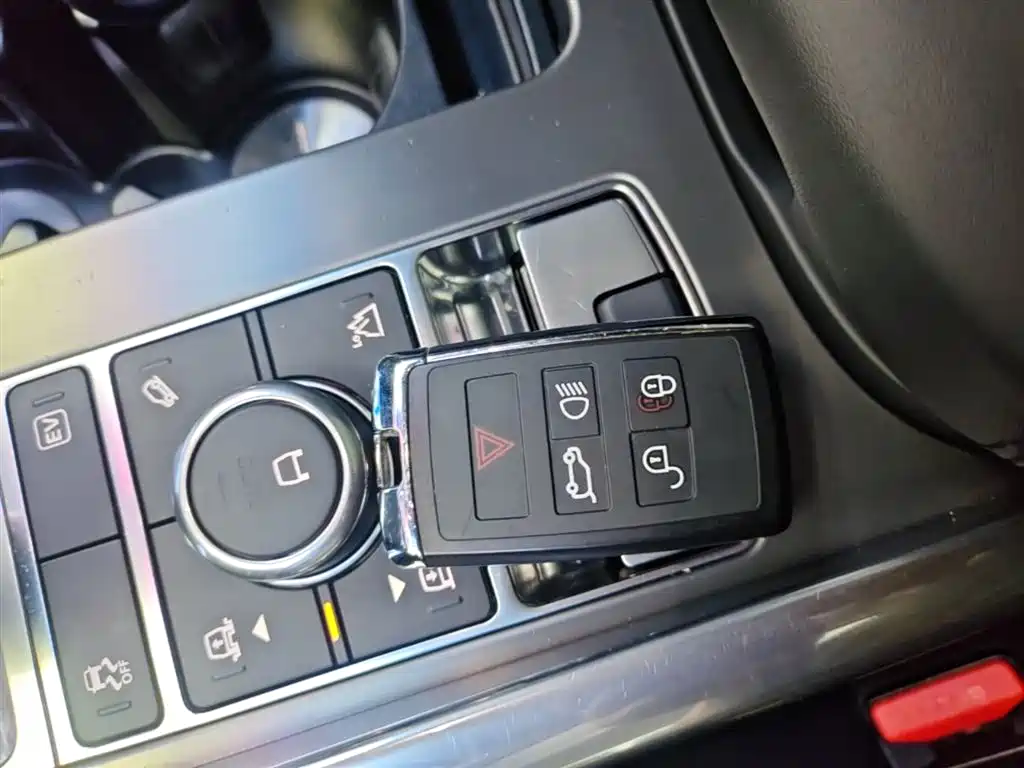 Land Rover Sport PHEV 2020 — фото 17