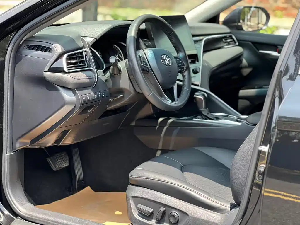 Toyota Camry 2021 — фото 10
