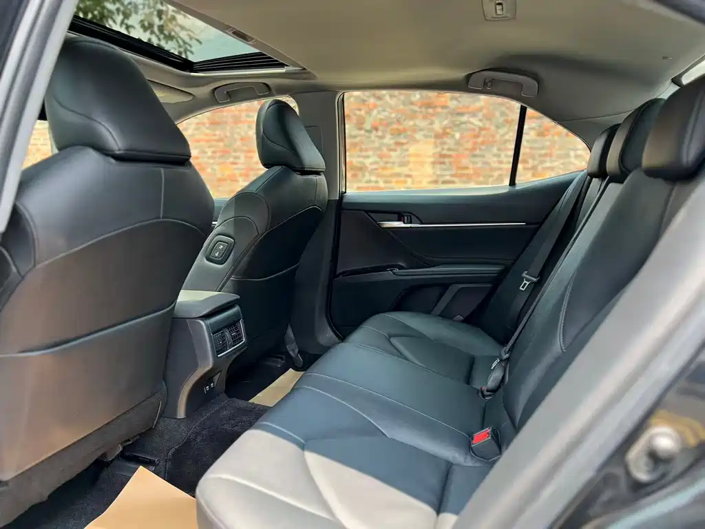 Toyota Camry 2021 — фото 12
