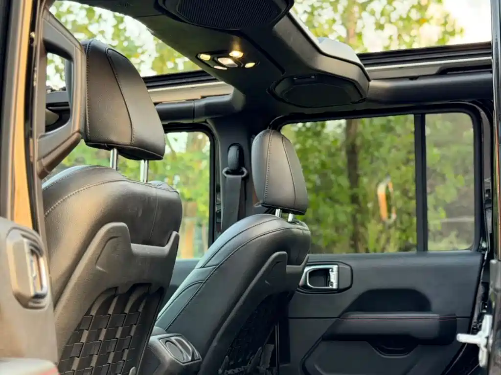 Jeep Wrangler 2023 — фото 12