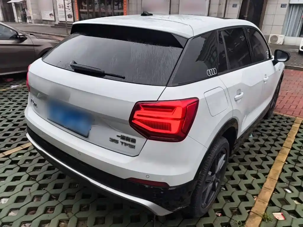 Audi Q2L 2019