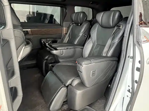 Toyota Vellfire 2024
