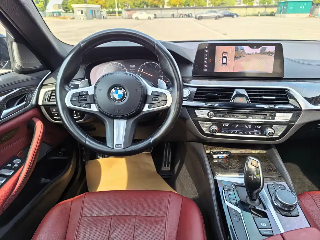 BMW 5 Series 2019 — фото 14