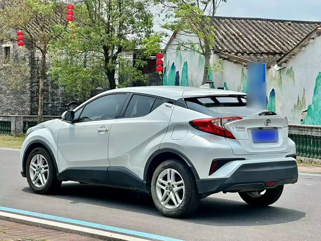 Toyota C-HR 2022 — фото 11