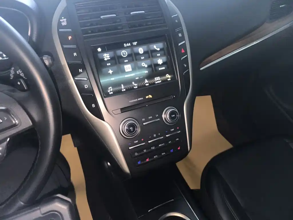 Lincoln MKC 2018 — фото 14