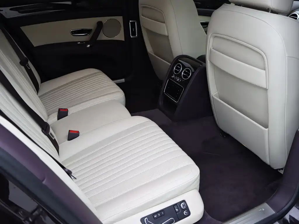 Bentley Flying Spur 2018 — фото 16