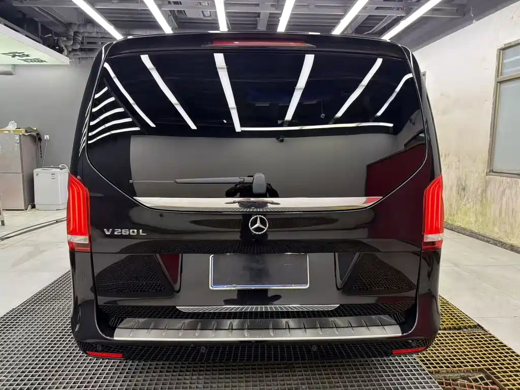 Mercedes-Benz V-Class 2019 — фото 15