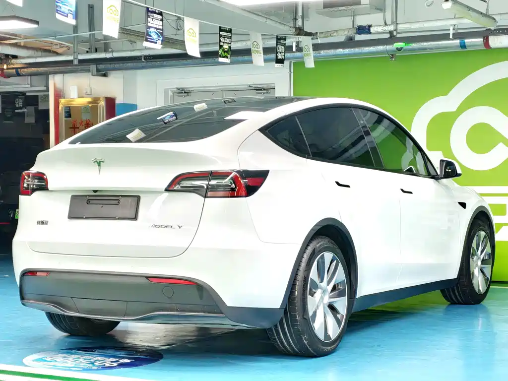 Tesla Model Y 2022 — фото 16