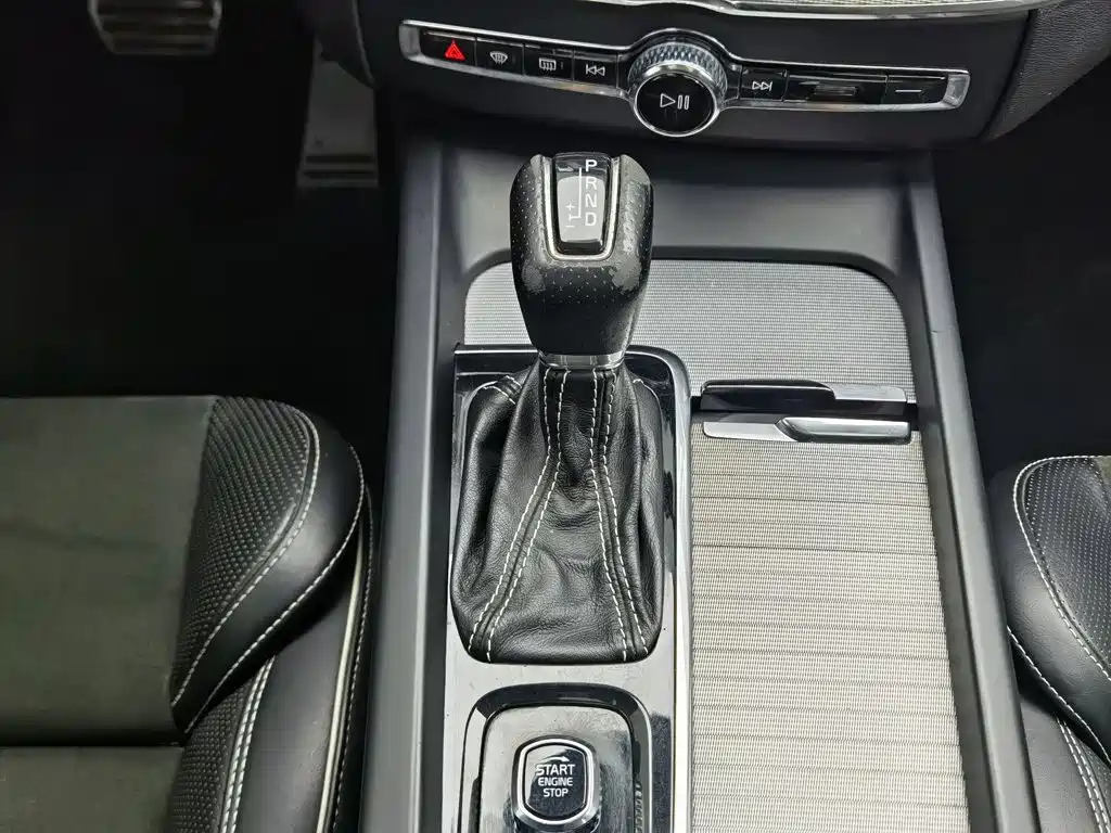 Volvo XC60 2018 — фото 13