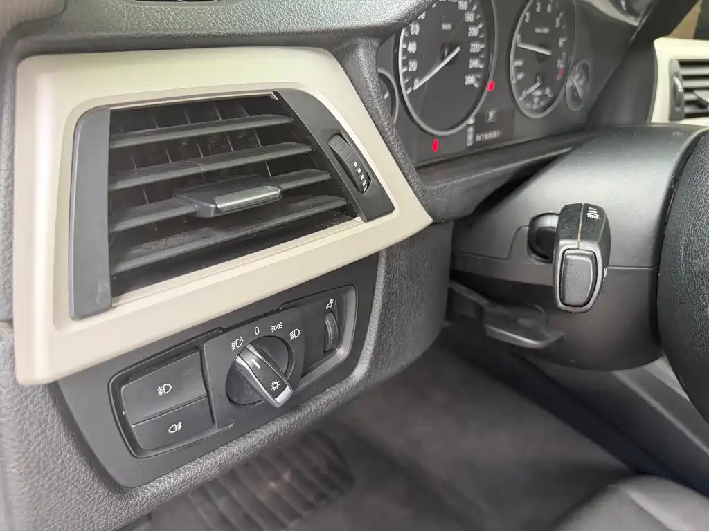 BMW 3 Series 2015 — фото 8