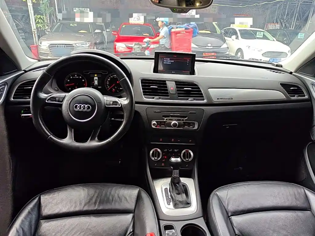 Audi Q3 2015 — фото 10