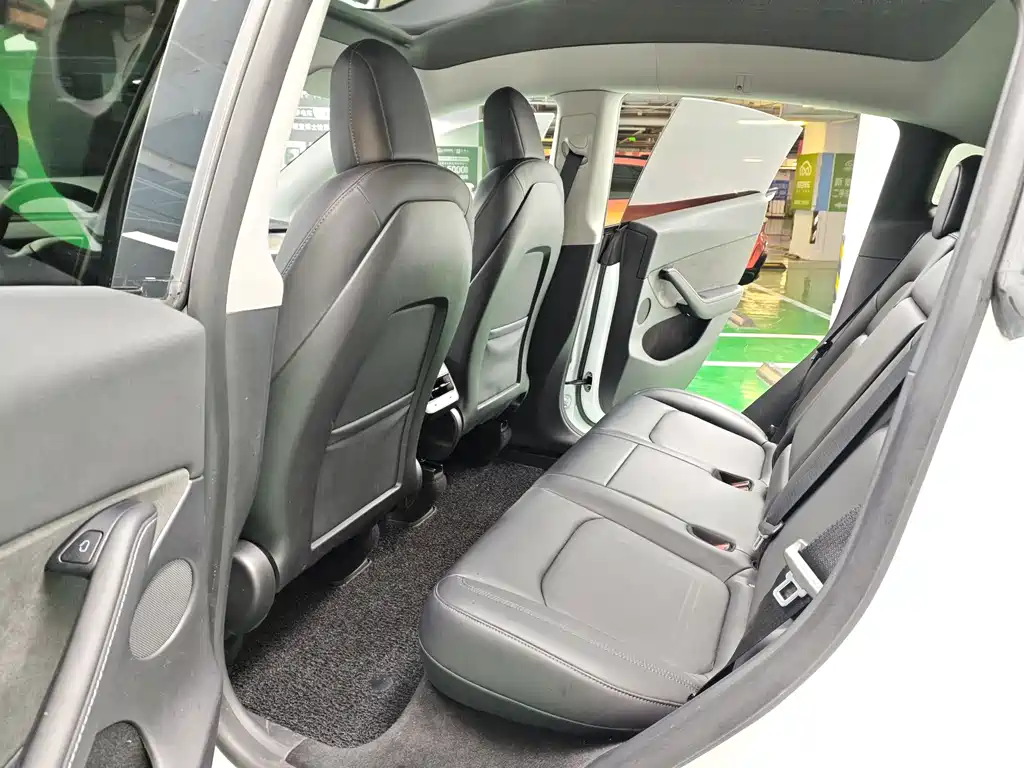 Tesla Model Y 2022 — фото 9
