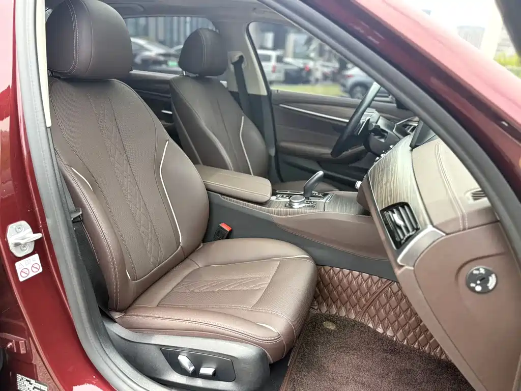BMW 5 Series 2021 — фото 10