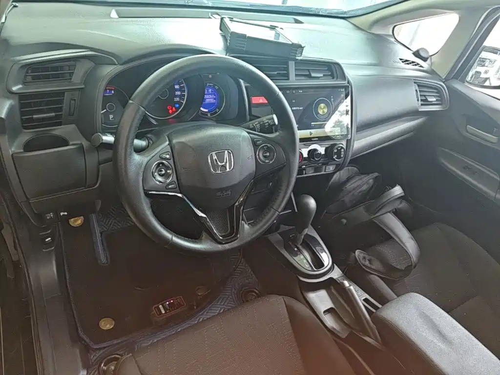Honda Fit 2018 — фото 10