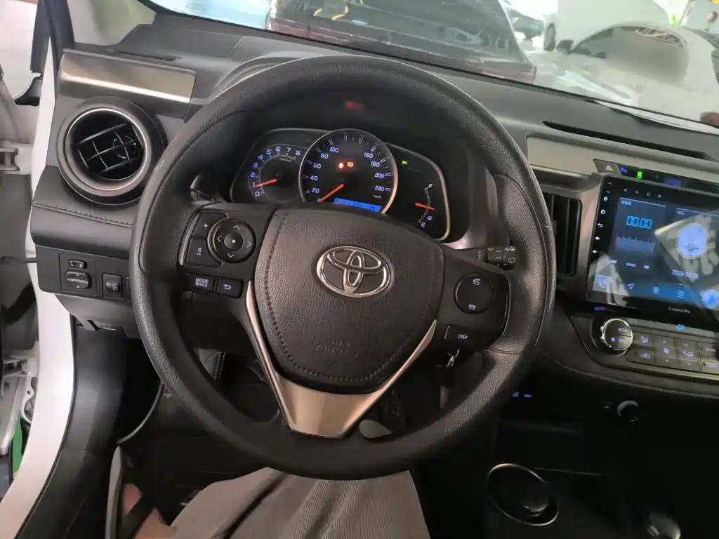 Toyota RAV4 2015