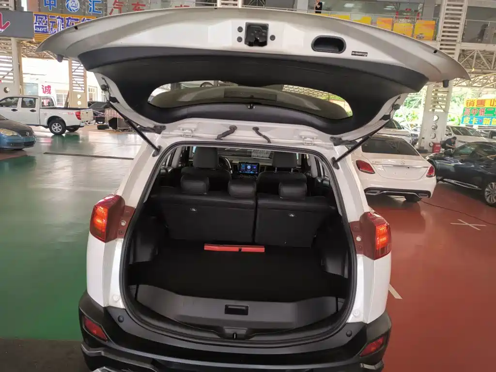 Toyota RAV4 2015 — фото 15