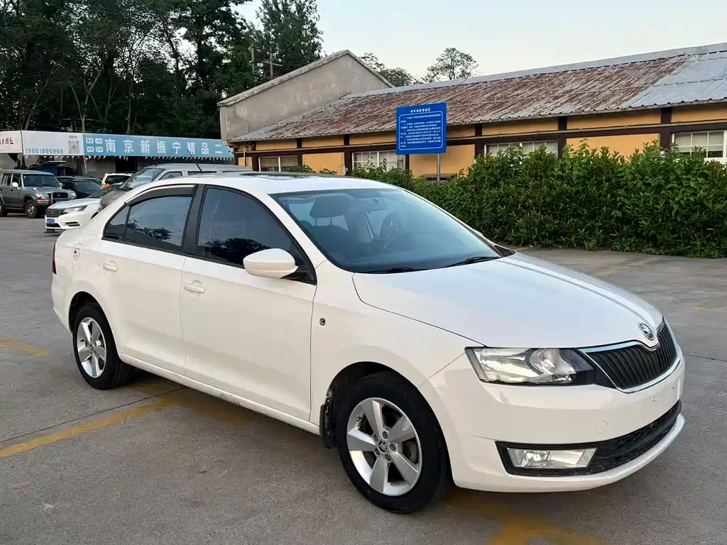 Skoda Rapid 2014 — фото 3