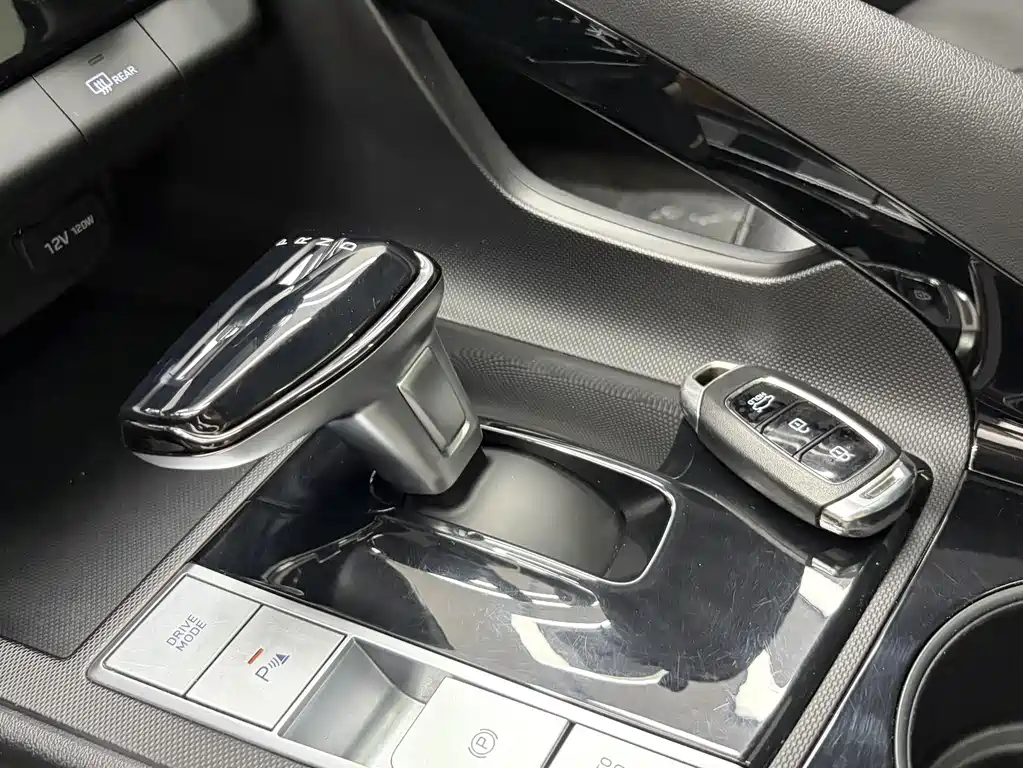 Hyundai Elantra 2023 — фото 14