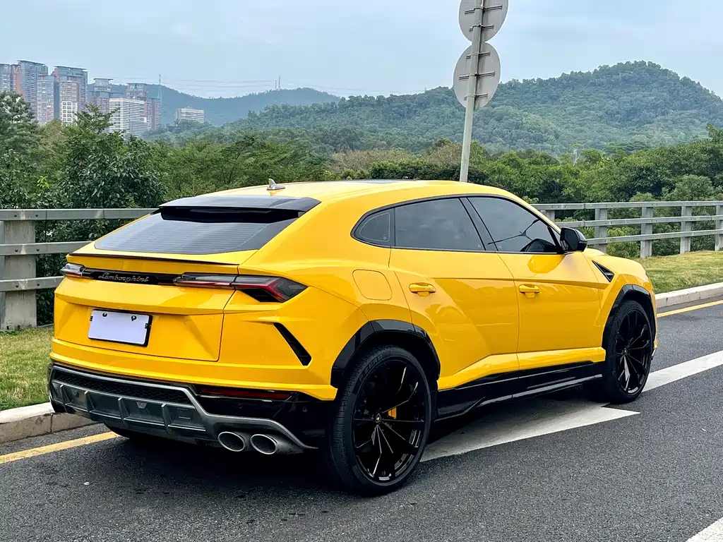 Lamborghini Urus 2021 — фото 6