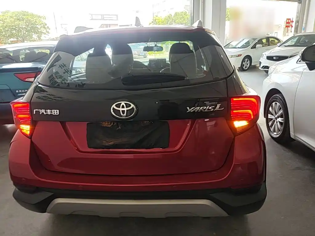 Toyota Yaris L 2021