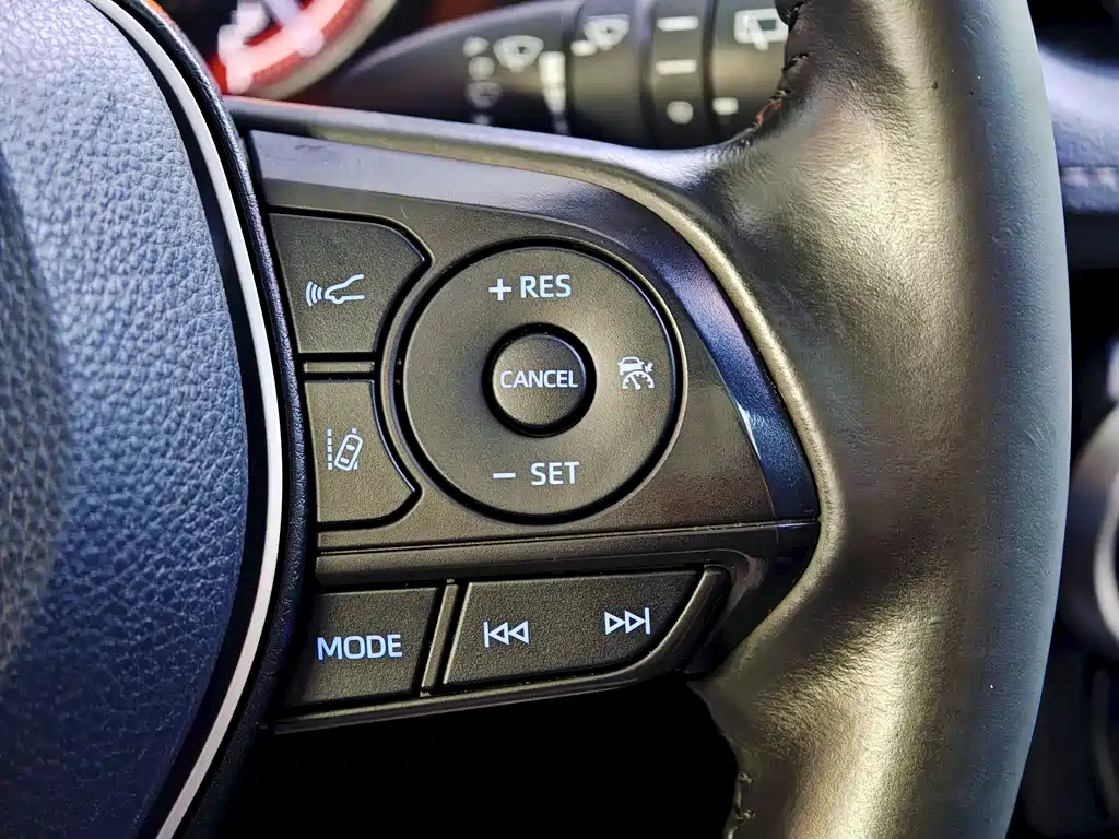 Toyota RAV4 2022 — фото 18