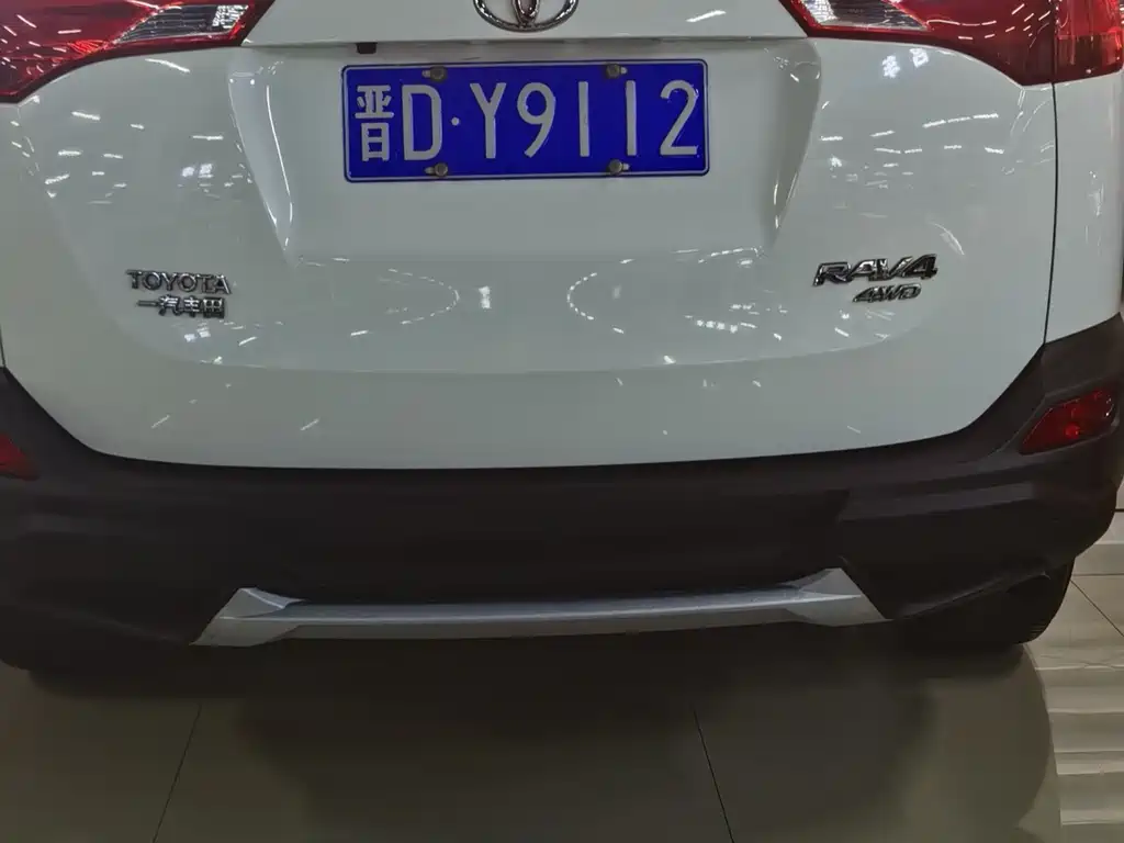 Toyota RAV4 2015 — фото 18