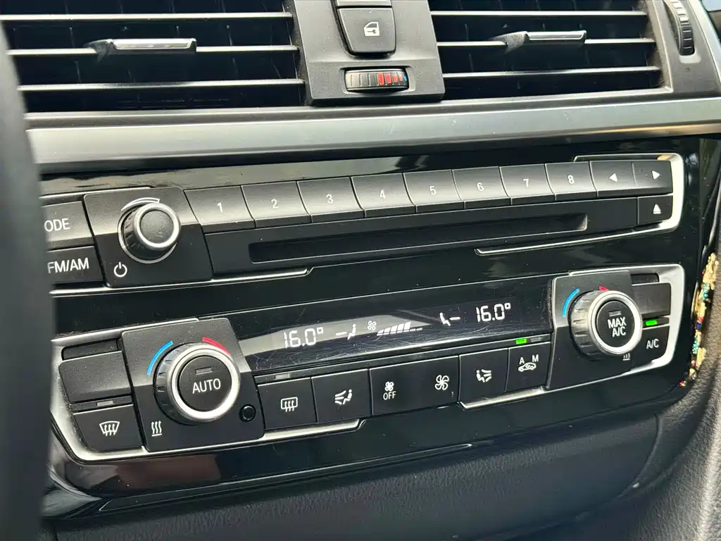 BMW 3 Series 2016 — фото 14