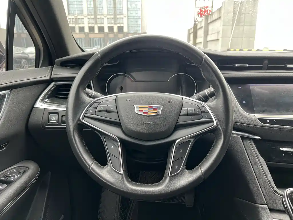 Cadillac XT5 2019 — фото 12