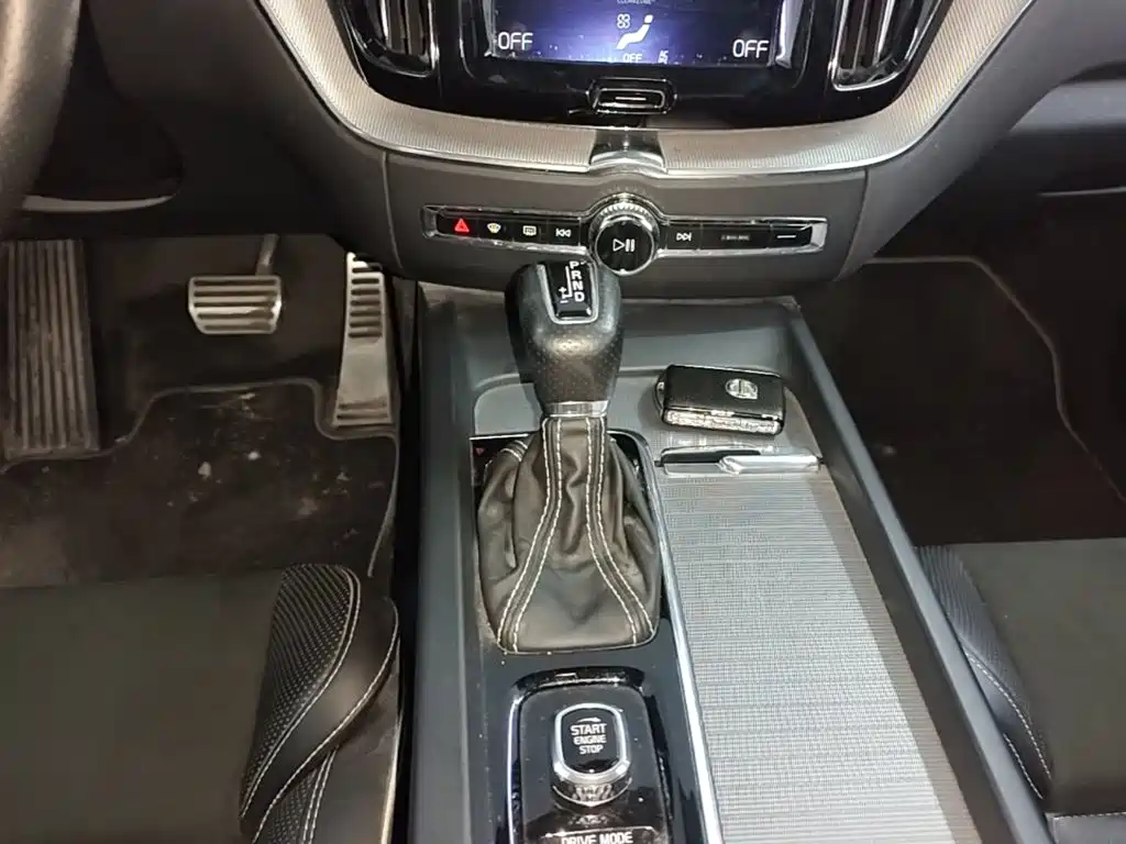 Volvo XC60 2018 — фото 10
