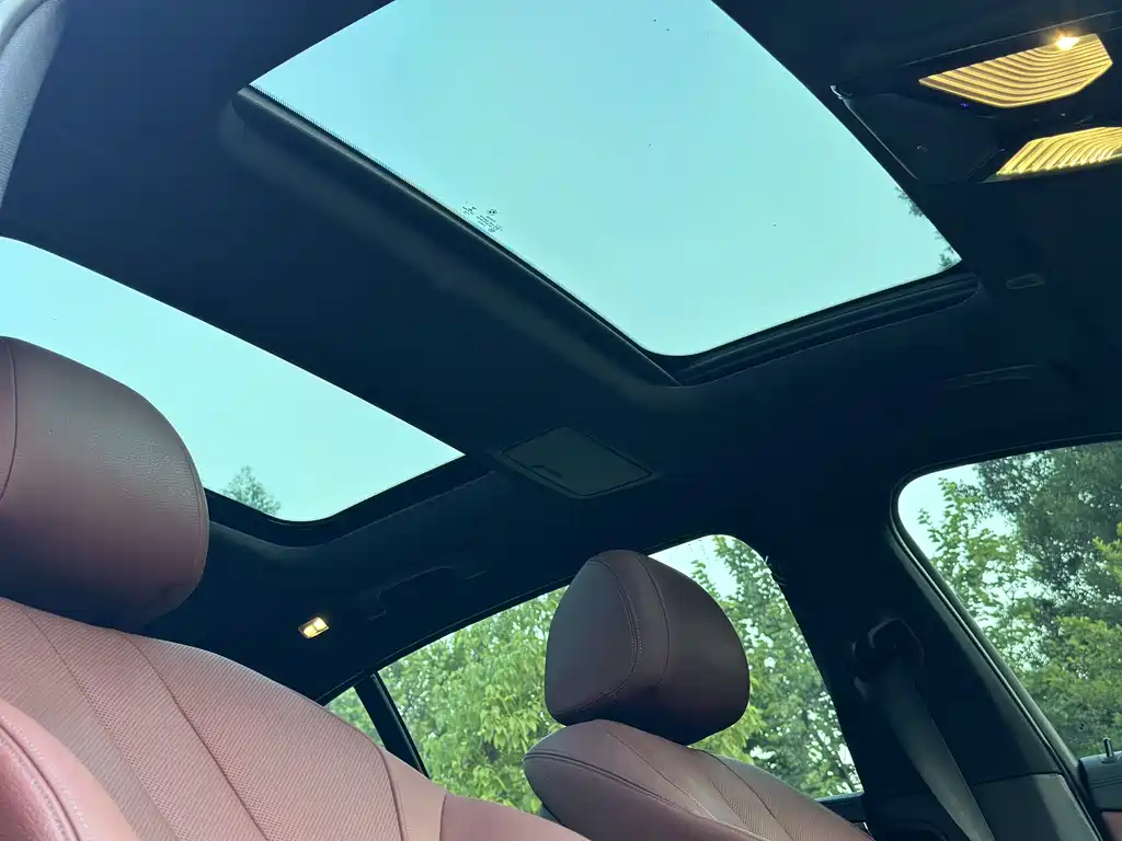 BMW 5 Series 2019 — фото 12