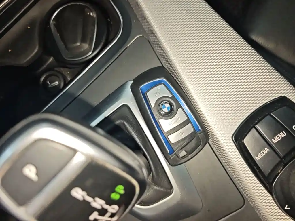 BMW 3 Series 2018 — фото 14