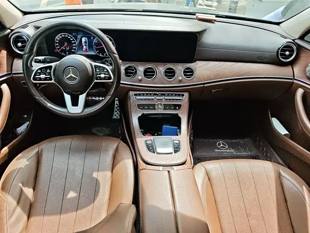 Mercedes-Benz E-Class 2019 — фото 13
