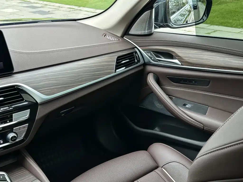 BMW 5 Series 2022 — фото 15