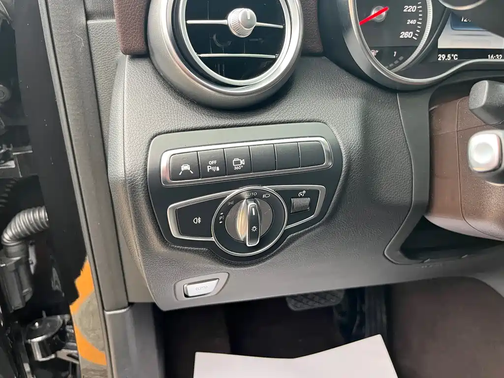Mercedes-Benz GLC 2017 — фото 13