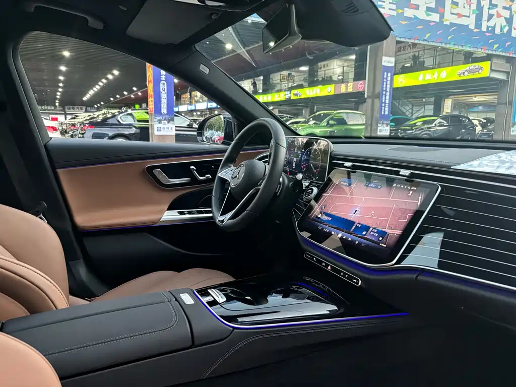 Mercedes-Benz E-Class 2025 — фото 13