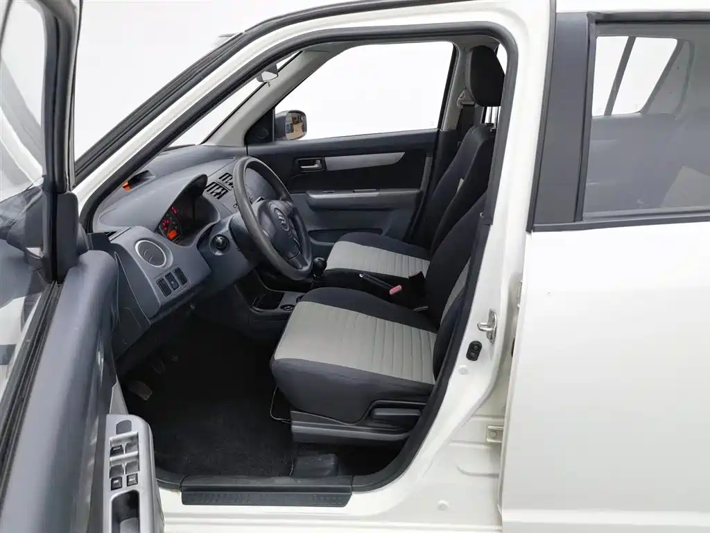 Suzuki Swift 2015 — фото 10