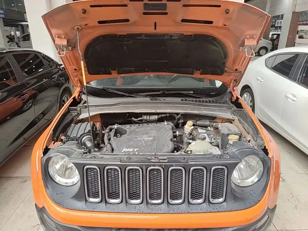 Jeep Renegade 2017 — фото 20