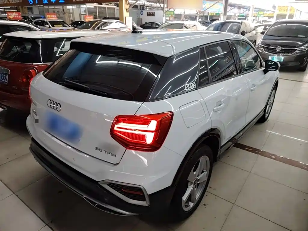 Audi Q2L 2022 — фото 7