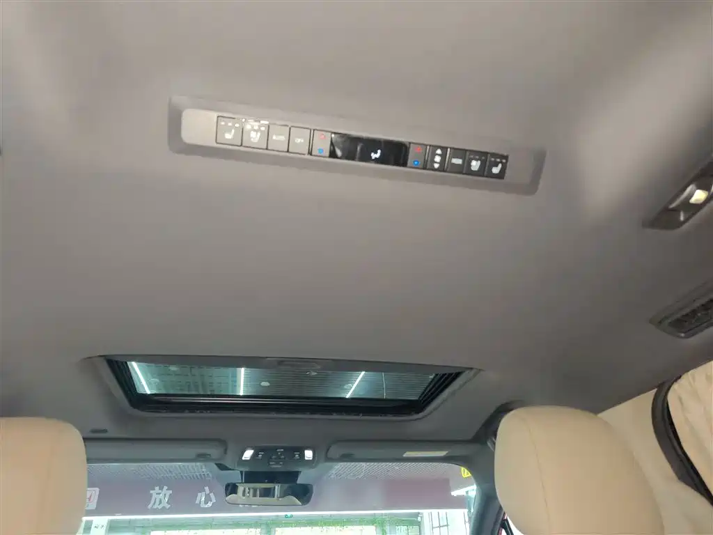 Toyota Sienna 2023 — фото 18