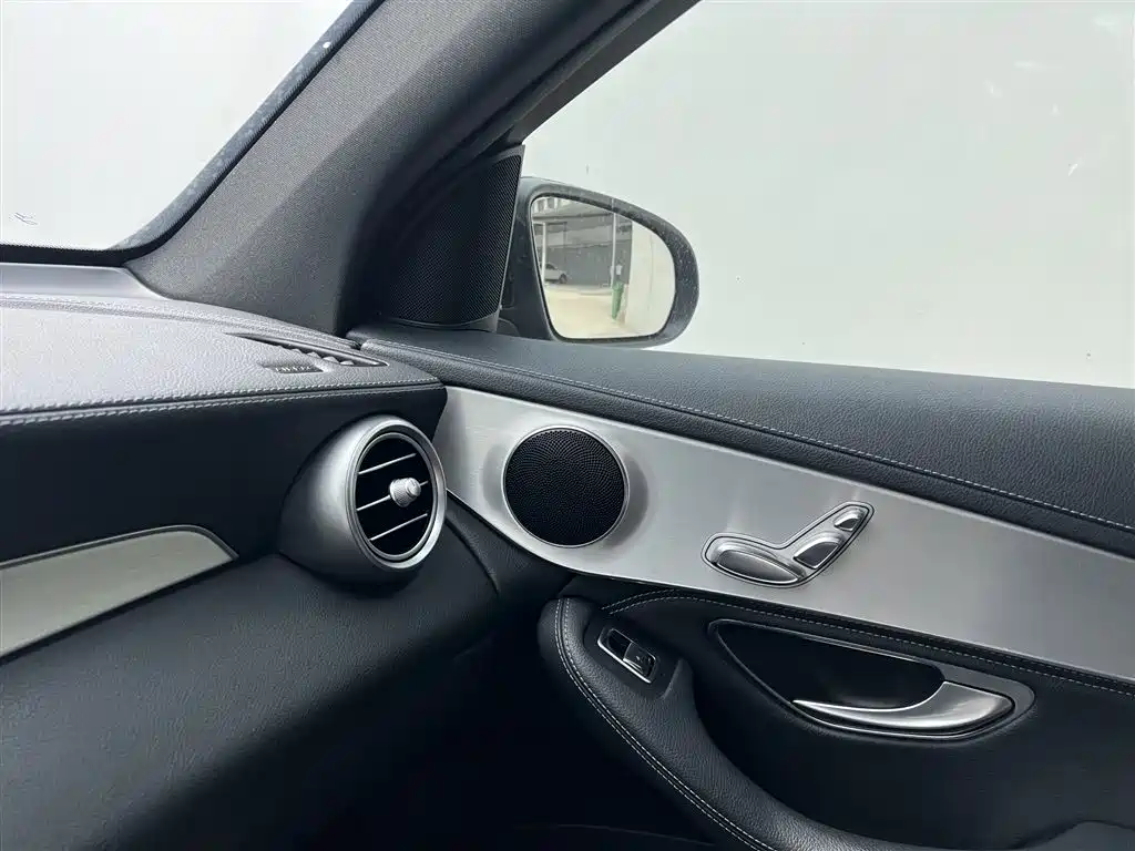 Mercedes-Benz GLC 2018 — фото 12