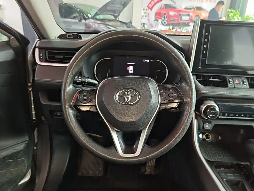Toyota RAV4 2021 — фото 11