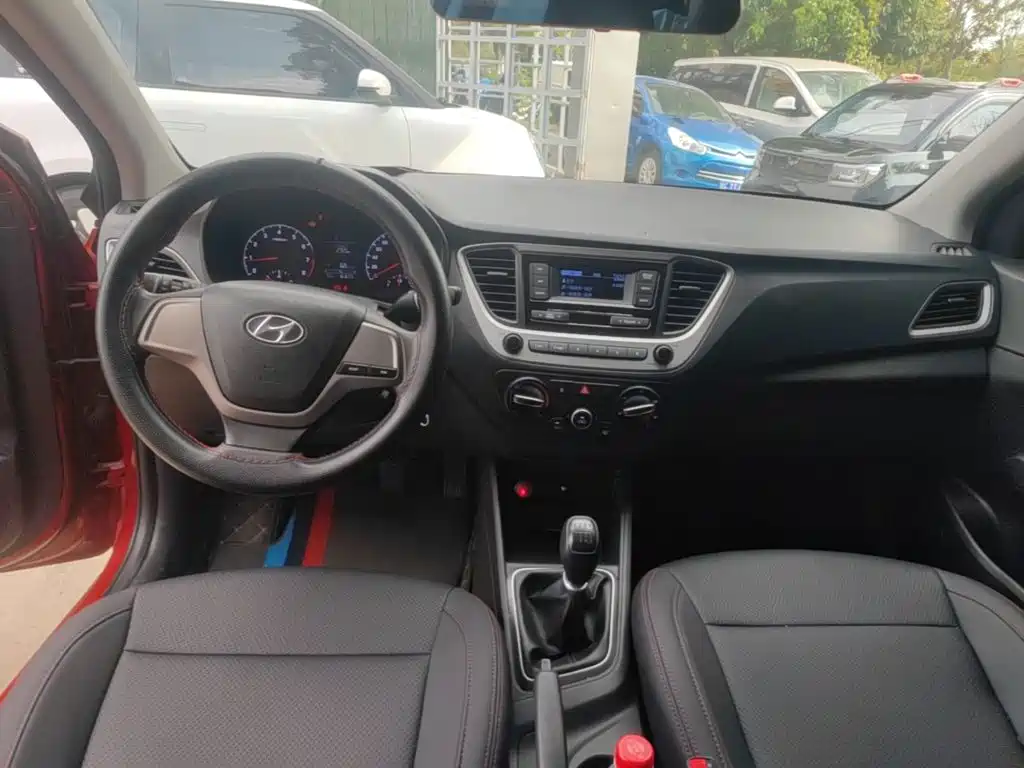 Hyundai Verna 2017 — фото 10