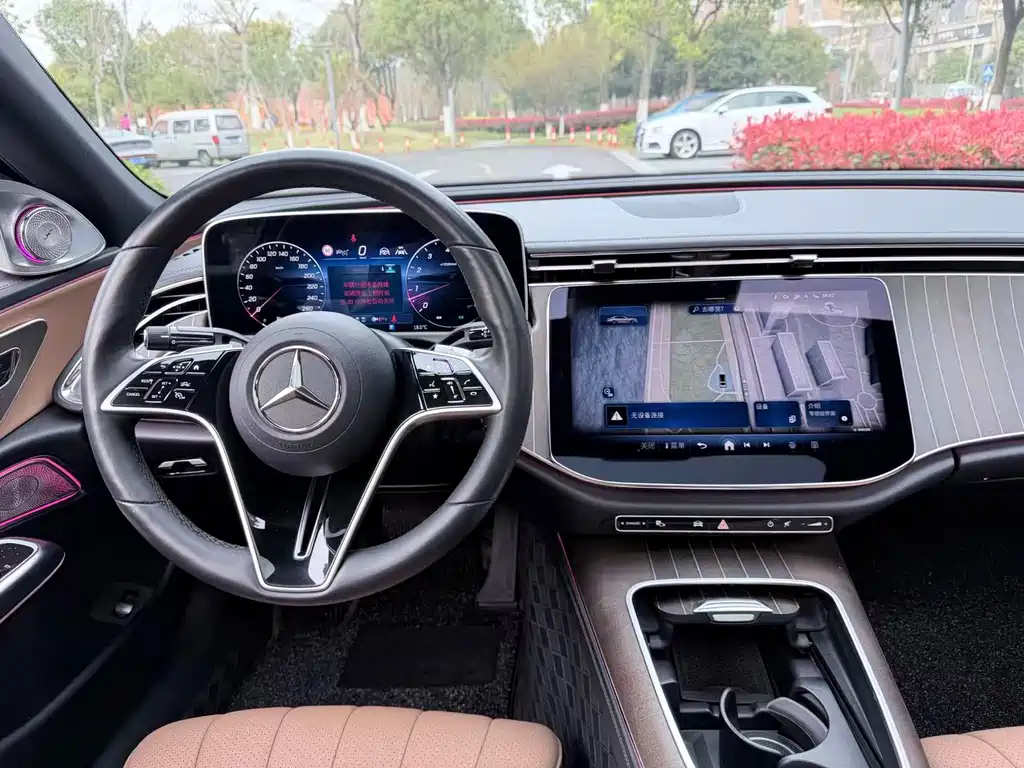 Mercedes-Benz E-Class 2024 — фото 11